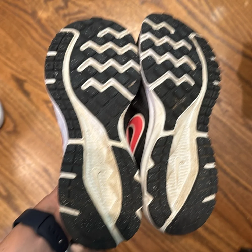 Nike Kids Downshifter Running shoes size 5 EUC